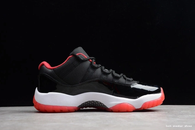 Reps LUCY 11 Red  Air Retro mens Black Low 